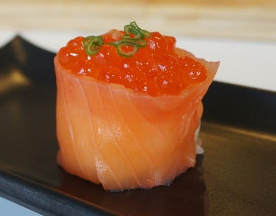 Gerookte zalm Gunkan Sushi met Tobiko