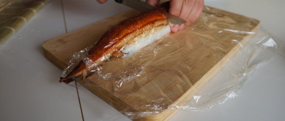 If you are having trouble cutting the roll without everything falling apart, try laying a piece of saran tape on the roll and cut through it. That should help holding things together.