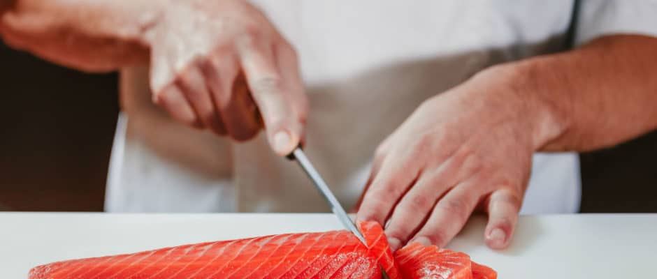 Hoe je Sushi snijdt als een Baas: De geheimen achter het maken van Sushi